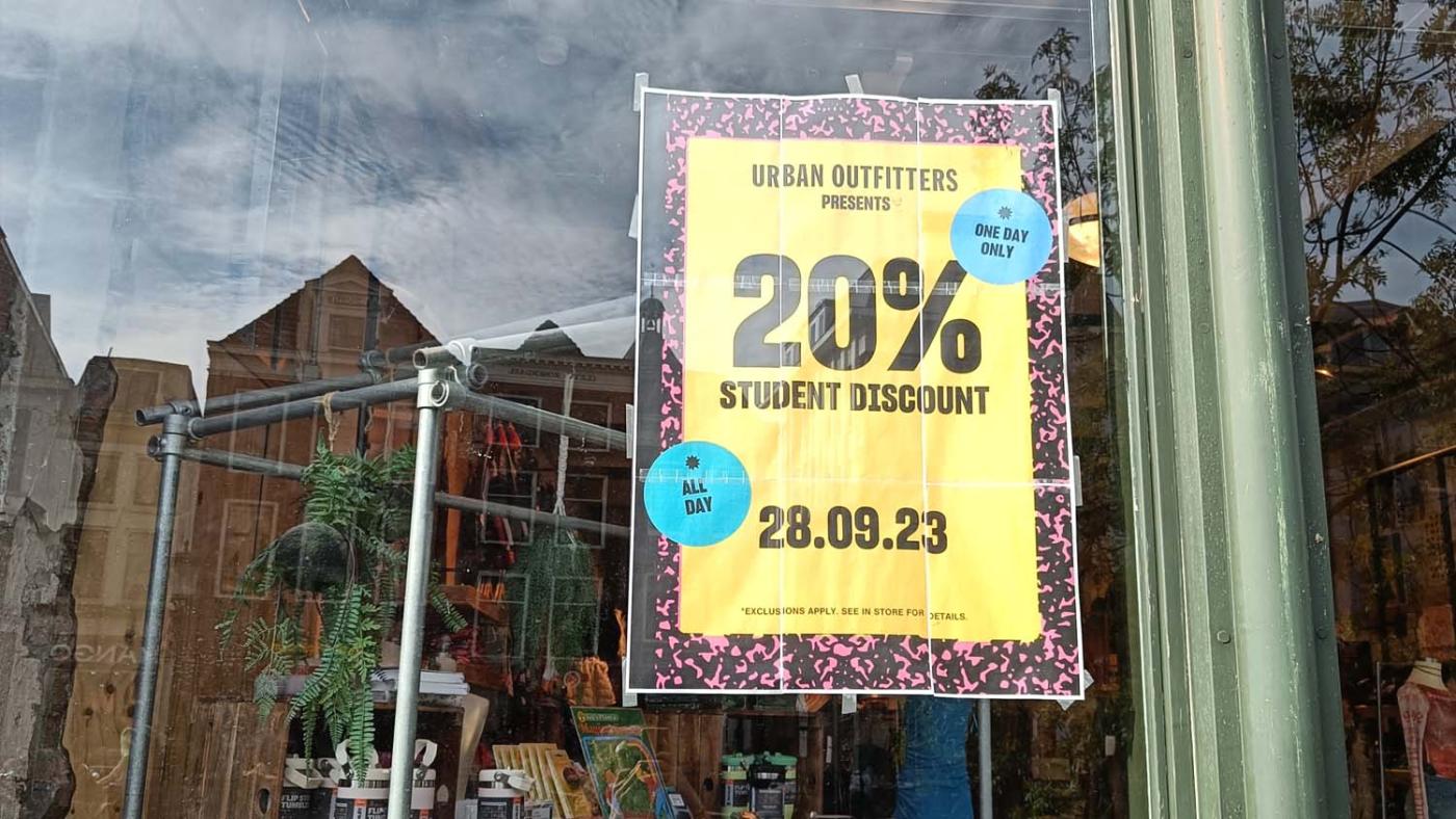 Poster studentenkorting Urban Outfitters