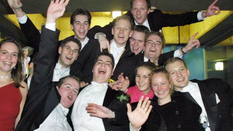 corpsballen datingsite De grap is: alleen tweedejaars corpsballen vinden dat geestig de rest van zijn betoog bestaat uit halve waarheden, voortbordurend op. corpsballen datingsite De grap is: alleen tweedejaars corpsballen vinden dat geestig de rest van zijn betoog bestaat uit halve waarheden, voortbordurend op.