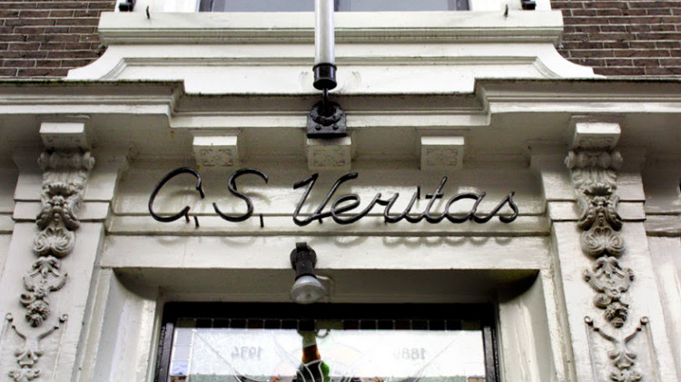 veritas | DUB Bij Veritas maakten de slobberige truien plaats voor jasje